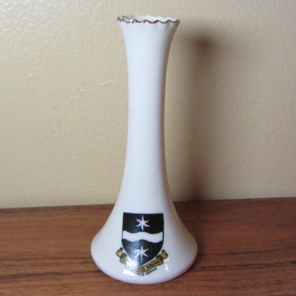 W.H. Goss crested heraldry china vintage Sir Francis Drake (GC073 Grace) - Picture 1 of 7